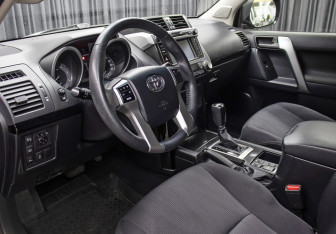 Подержанный автомобиль Toyota Land Cruiser Prado 2017 года (15 фото)