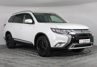 Подержанный автомобиль Mitsubishi Outlander 2019 года (3 фото)