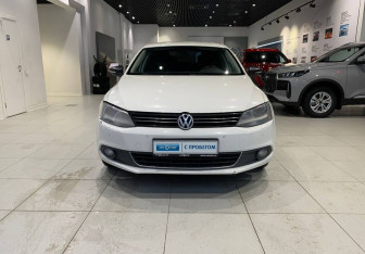 Подержанный автомобиль Volkswagen Jetta Sedan 2014 года (2 фото)
