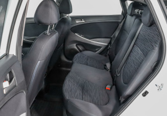 Подержанный автомобиль Hyundai Solaris Hatchback 2015 года (10 фото)