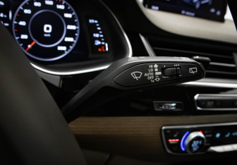 Подержанный автомобиль Audi Q7 2016 года (18 фото)