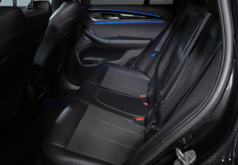 Подержанный автомобиль BMW X3 2021 года (10 фото)