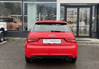 Подержанный автомобиль Audi A1 2012 года (6 фото)
