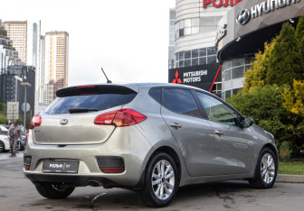 Подержанный автомобиль Kia Ceed Hatchback 2016 года (4 фото)