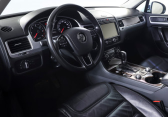 Подержанный автомобиль Volkswagen Touareg 2015 года (14 фото)