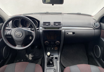 Подержанный автомобиль Mazda 3 Hatchback 2006 года (11 фото)