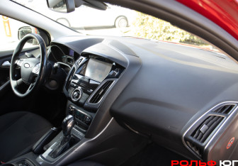 Подержанный автомобиль Ford Focus Hatchback 2012 года (7 фото)