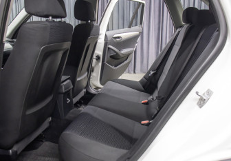 Подержанный автомобиль BMW X1 2013 года (12 фото)