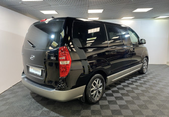 Подержанный автомобиль Hyundai H-1 2018 года (3 фото)