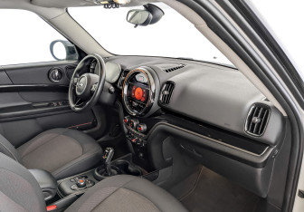 Подержанный автомобиль MINI Countryman 2021 года (11 фото)