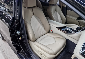 Подержанный автомобиль Toyota Camry Sedan 2019 года (22 фото)