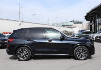 Подержанный автомобиль BMW X5 2019 года (4 фото)