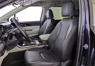 Подержанный автомобиль Kia Carnival 2021 года (25 фото)