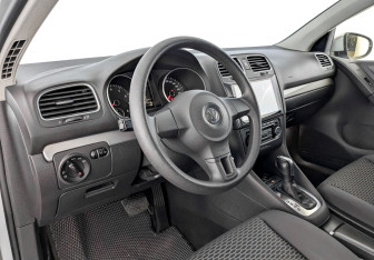 Подержанный автомобиль Volkswagen Golf Hatchback 2012 года (16 фото)