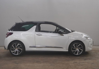 Подержанный автомобиль Citroen DS3 Hatchback 2015 года (4 фото)