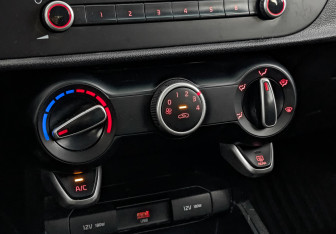 Подержанный автомобиль Kia Rio Hatchback 2021 года (21 фото)