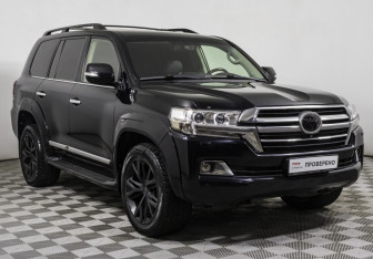 Подержанный автомобиль Toyota Land Cruiser Suv 2015 года (3 фото)