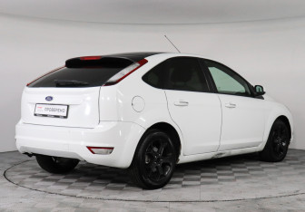 Подержанный автомобиль Ford Focus Hatchback 2011 года (5 фото)