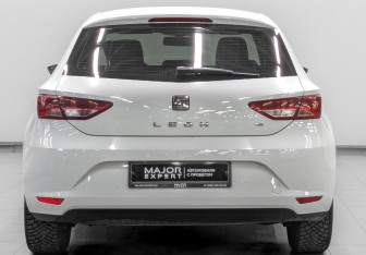 Подержанный автомобиль SEAT Leon Hatchback 2013 года (6 фото)