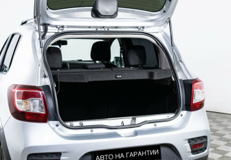 Подержанный автомобиль Renault Sandero 2017 года (10 фото)