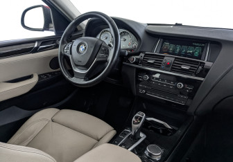 Подержанный автомобиль BMW X4 2018 года (29 фото)