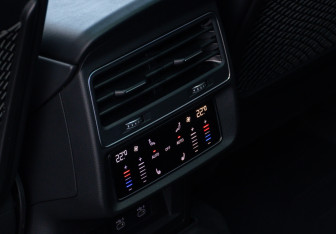 Подержанный автомобиль Audi Q7 2021 года (24 фото)