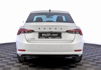 Подержанный автомобиль Skoda Octavia Liftback 2021 года (6 фото)