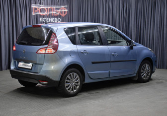 Подержанный автомобиль Renault Scenic 2011 года (5 фото)
