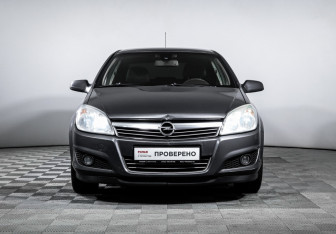 Подержанный автомобиль Opel Astra Sedan 2009 года (2 фото)