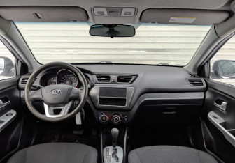 Подержанный автомобиль Kia Rio Hatchback 2012 года (14 фото)