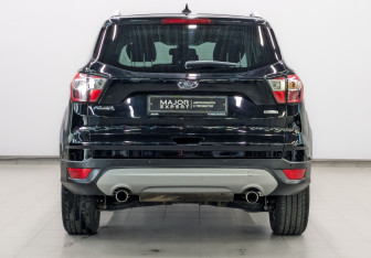 Подержанный автомобиль Ford Kuga 2017 года (6 фото)