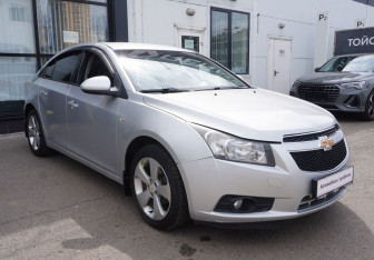 Подержанный автомобиль Chevrolet Cruze Sedan 2010 года (3 фото)