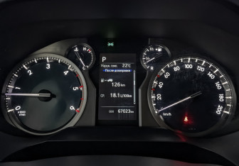 Подержанный автомобиль Toyota Land Cruiser Prado 2021 года (16 фото)