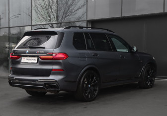 Подержанный автомобиль BMW X7 2020 года (5 фото)