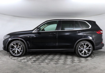 Подержанный автомобиль BMW X5 2020 года (5 фото)