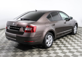 Подержанный автомобиль Skoda Octavia Liftback 2019 года (3 фото)