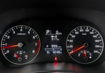 Подержанный автомобиль Kia Rio Hatchback 2021 года (15 фото)