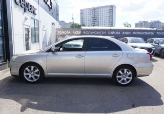 Подержанный автомобиль Toyota Avensis Liftback 2007 года (8 фото)