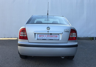 Подержанный автомобиль Skoda Octavia Liftback 2005 года (6 фото)