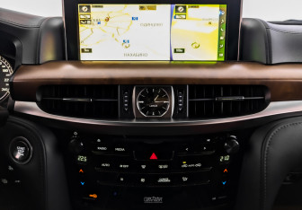 Подержанный автомобиль Lexus LX 2018 года (15 фото)