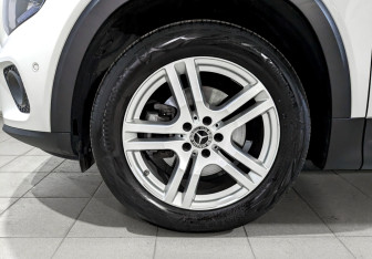 Подержанный автомобиль Mercedes-Benz GLB 2021 года (18 фото)