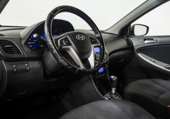Подержанный автомобиль Hyundai Solaris Sedan 2012 года (9 фото)