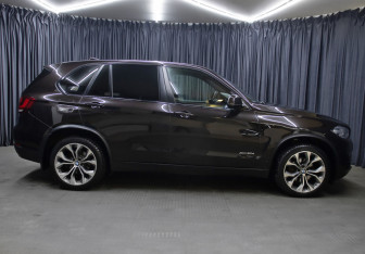 Подержанный автомобиль BMW X5 2014 года (4 фото)