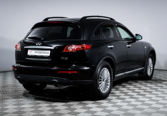 Подержанный автомобиль Infiniti FX 2007 года (5 фото)