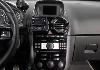 Подержанный автомобиль Opel Corsa OPC 2008 года (14 фото)