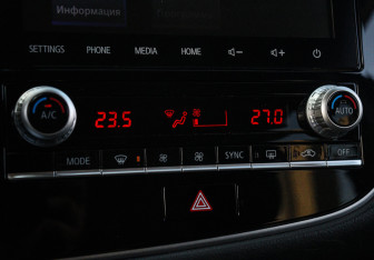 Подержанный автомобиль Mitsubishi Outlander 2021 года (17 фото)