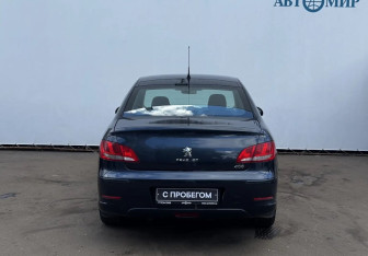 Подержанный автомобиль Peugeot 408 2014 года (6 фото)