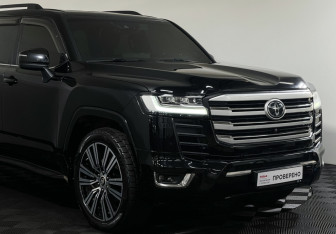 Подержанный автомобиль Toyota Land Cruiser Suv 2022 года (25 фото)