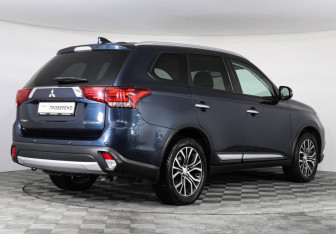 Подержанный автомобиль Mitsubishi Outlander 2017 года (5 фото)