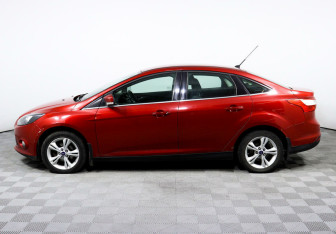 Подержанный автомобиль Ford Focus Sedan 2012 года (3 фото)